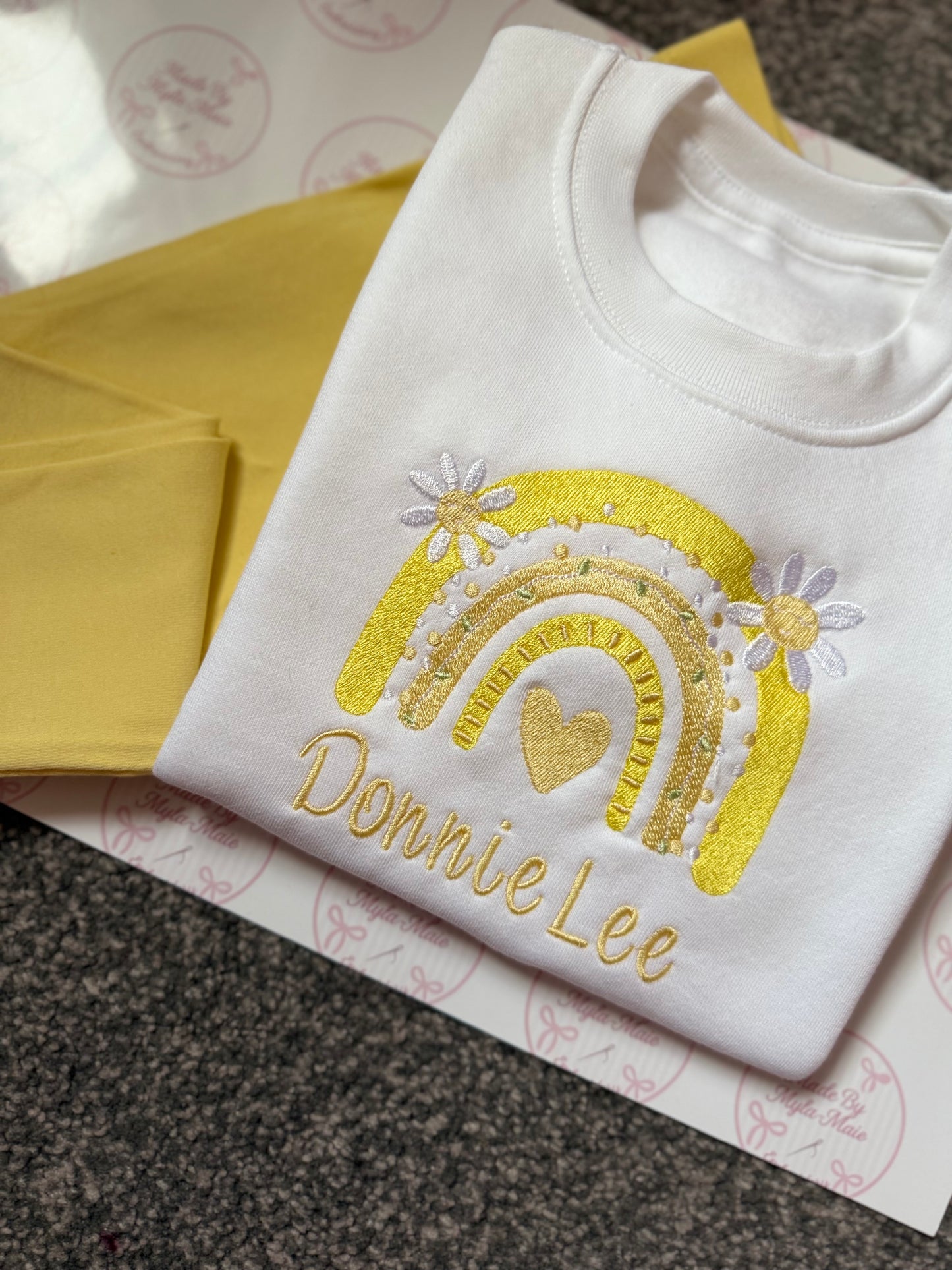 Lemon Leggings&White Sweatshirt