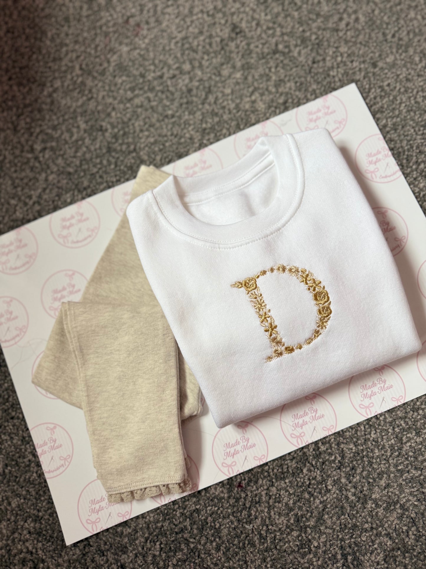 Oatmeal Leggings & White Sweatshirt